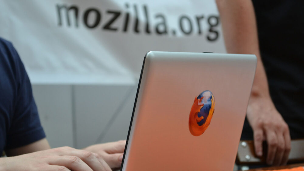 Firefox hat seinen Geschäftsführer nach nur zwei Wochen wieder entlassen: er hatte mit einer Spende 2008 eine Initiative gegen die Homo-Ehe finanziell unterstützt