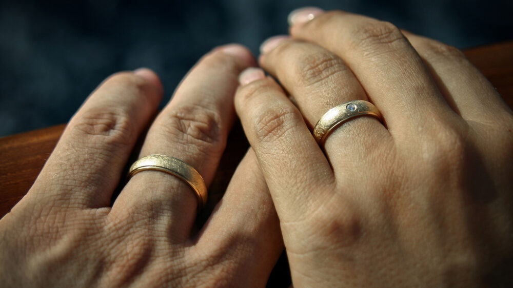 In den USA gibt es weniger Scheidungen als gedacht. In Deutschland halten Ehen länger - geschieden werden trotzdem viele