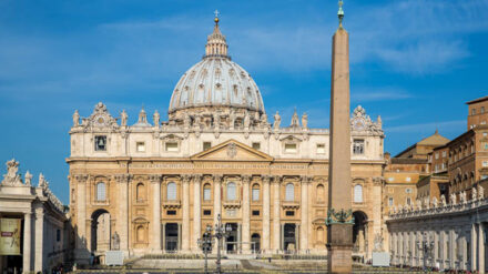 Erstmals hat sich ein Theologe aus dem Vatikan als schwul geoutet