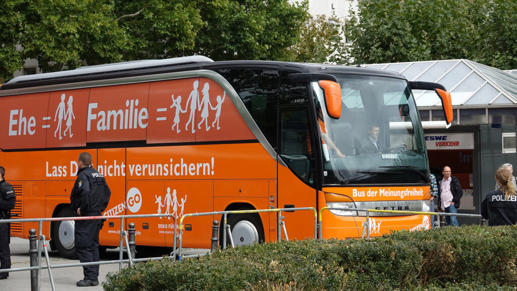 Fährt gegen die „Ehe für alle“ durch Deutschland: der „Bus der Meinungsfreiheit“