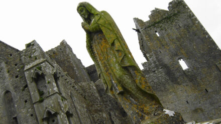 Marienfigur im irischen Cashel: Im kommenden Jahr gibt es im Land einen Volksentscheid über Abtreibung
