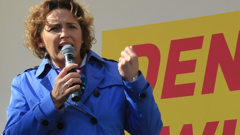 Nicola Beer, hier im Wahlkampf, ist seit 2013 Generalsekretärin der FDP und war seit 1999 – mit Unterbrechung – Abgeordnete im hessischen Landtag.