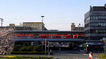 In Essen gibt es Kritik und Randale gegen die Hilfsorganisation „Essener Tafel“ weil diese sich weigerte, weitere Ausländer aufzunehmen