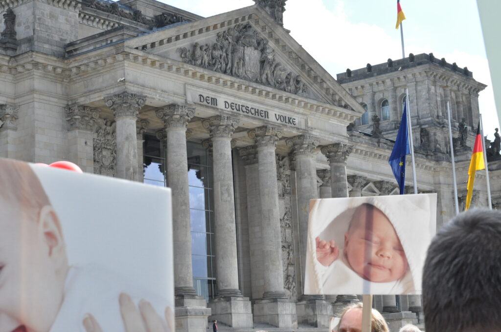 Die Bundesregierung war im Streit um Schwangerschaftsabbrüche zuletzt tief gespalten – nun scheint ein Kompromiss gefunden zu sein