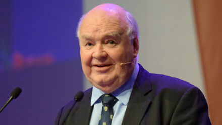 Der bekannte Mathematiker und Apologet John Lennox wird zur Jahrestagung des Instituts für Glaube und Wissenschaft nach Marburg kommen.