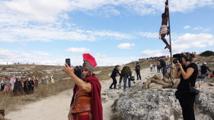 Im italienischen Ort Matera, wo bereits Mel Gibson „Die Passion Christi“ drehte, fanden die Dreharbeiten zum Film „Das Neue Evangelium“ statt