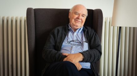 John Lennox lehrte Mathematik an der Universität Oxford, ist aber für seine Vorträge und Bücher über den christlichen Glauben bekannt