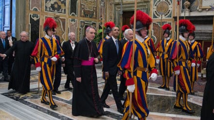 Papstssekretär Georg Gänswein beim Besuch von Barack Obama